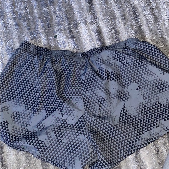 nike running shorts - Picture 3 of 3